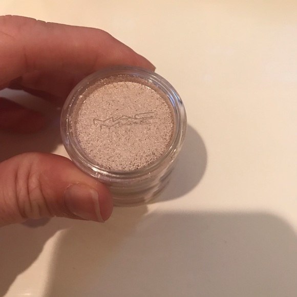 Mac pigment stack - Picture 2 of 3